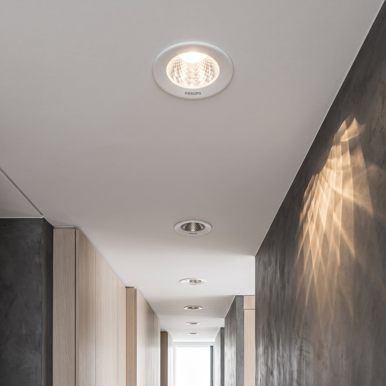 Đèn downlight âm trần — không gian thực tế